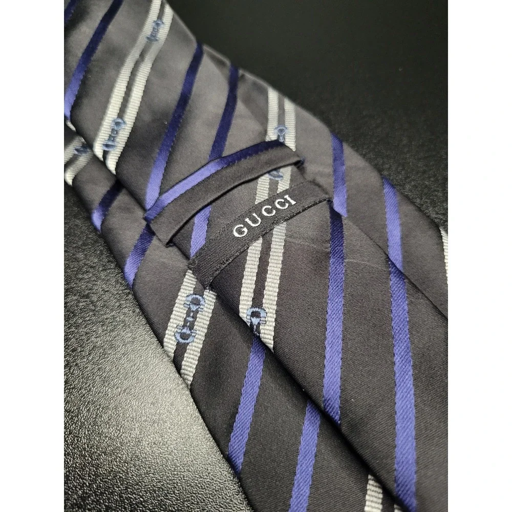 Gucci Men's Necktie Gray Purple Striped Silk 3.75 x 58 Excellent